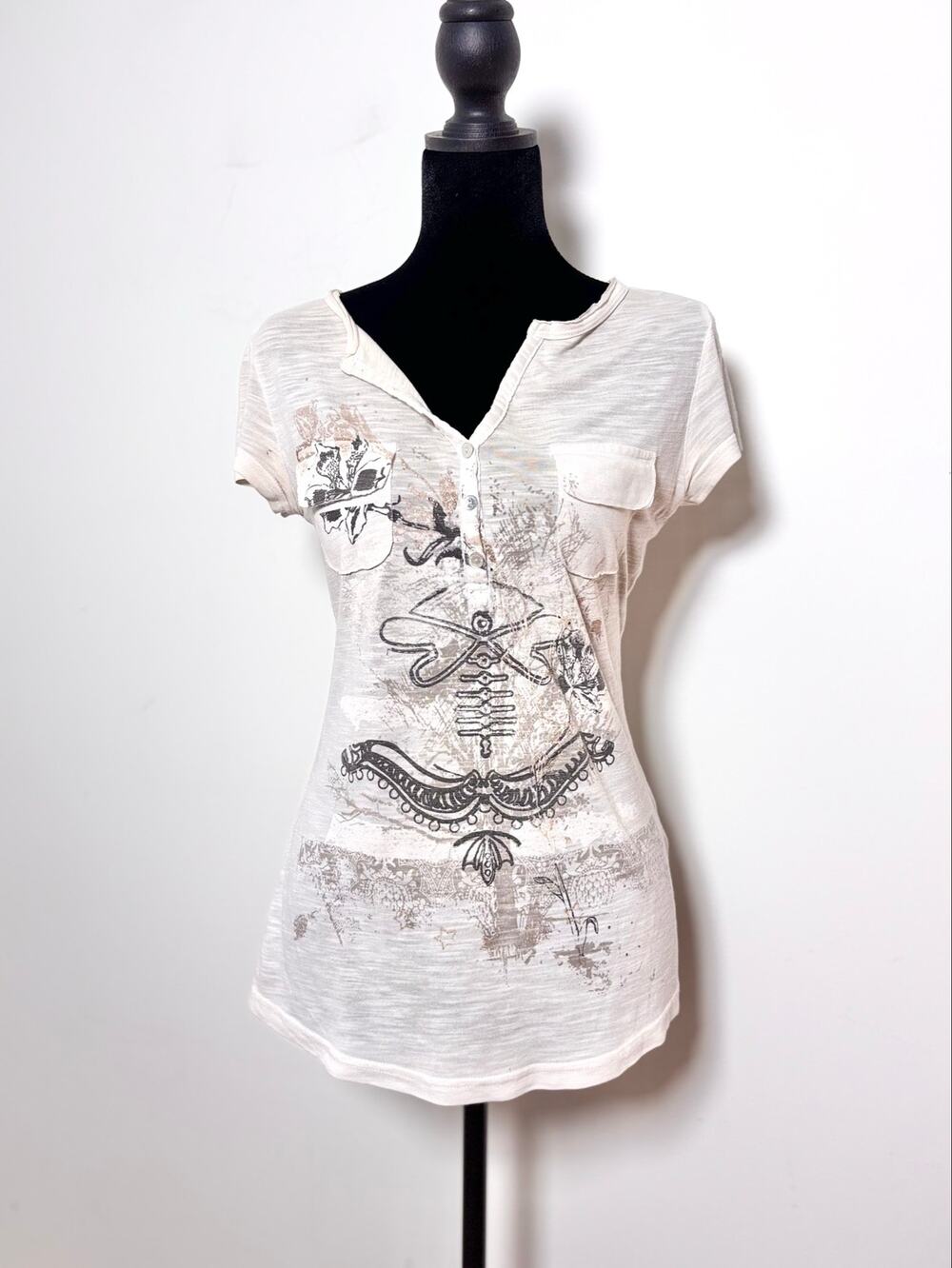 Vtg Y2K La Mode Est A Vous Slub Knit White Skeleton Print Short Sleeve Henley